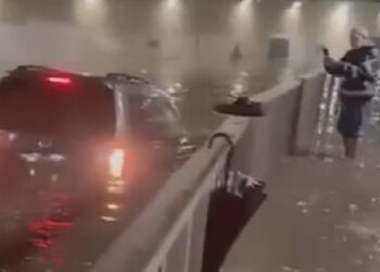 Pendik'te gece saatlerinde başlayan yağış korkuttu: Alt geçidi su bastı