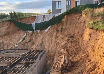 Pendik’te inşaatta korkutan toprak kayması; bitişiğindeki apartman tahliye edildi