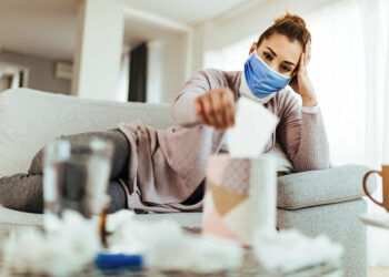 Geçmeyen öksürük ve boğaz ağrısına dikkat! Grip, COVID-19 ve RSV nasıl ayırt edilir?