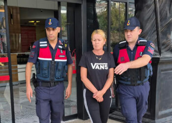 4 günlük yaşam mücadelesini kaybetti: Eşini merdivenlerden iten Polonyalı turist cezaevine gönderildi
