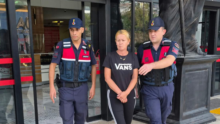 4 günlük yaşam mücadelesini kaybetti: Eşini merdivenlerden iten Polonyalı turist cezaevine gönderildi