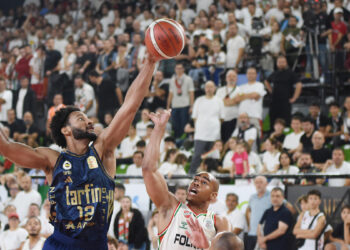 Karşıyaka potada taraftarına kavuştu: Evinde Fenerbahçe ile oynadı