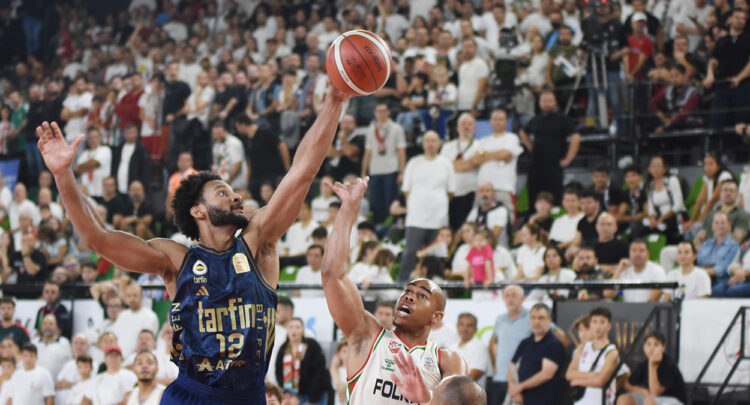 Karşıyaka potada taraftarına kavuştu: Evinde Fenerbahçe ile oynadı