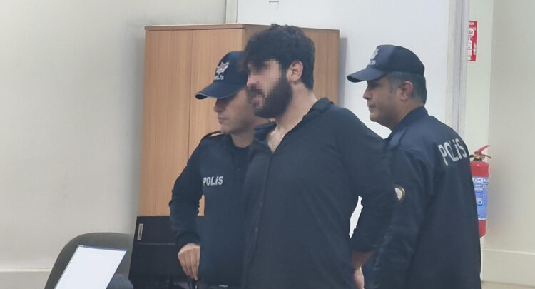 Para vermeyen annesini bıçakla rehin aldı: Özel harekat polisinden çatı operasyonu