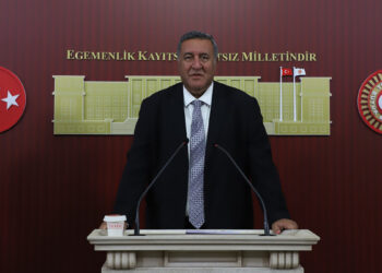 Meclis'e sunulan sabit saat teklifi komisyonda bekliyor: CHP'den yeniden kış saati çağrısı