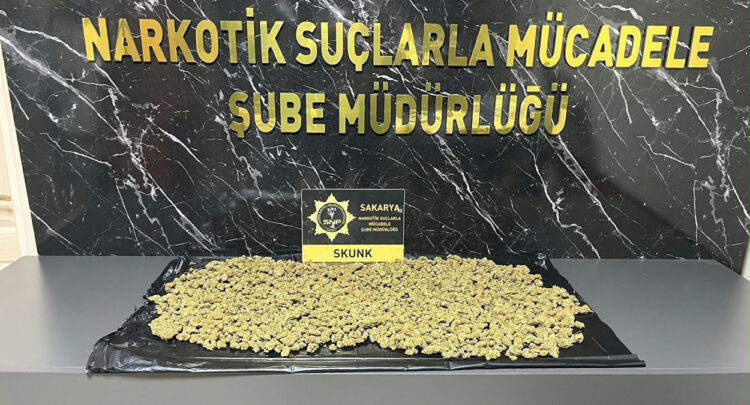 Sakarya'da durdurulan araçta uyuşturucu ele geçirildi, 1 kişi gözaltına alındı