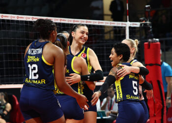 Fenerbahçe Medicana sezona hızlı başladı: Manisa BŞB engelini 3 setle geçti