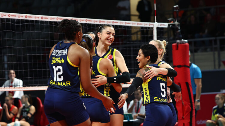 Fenerbahçe Medicana sezona hızlı başladı: Manisa BŞB engelini 3 setle geçti