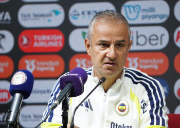 Fenerbahçe, Çaykur Rizespor'u evinde 3-0 mağlup etti