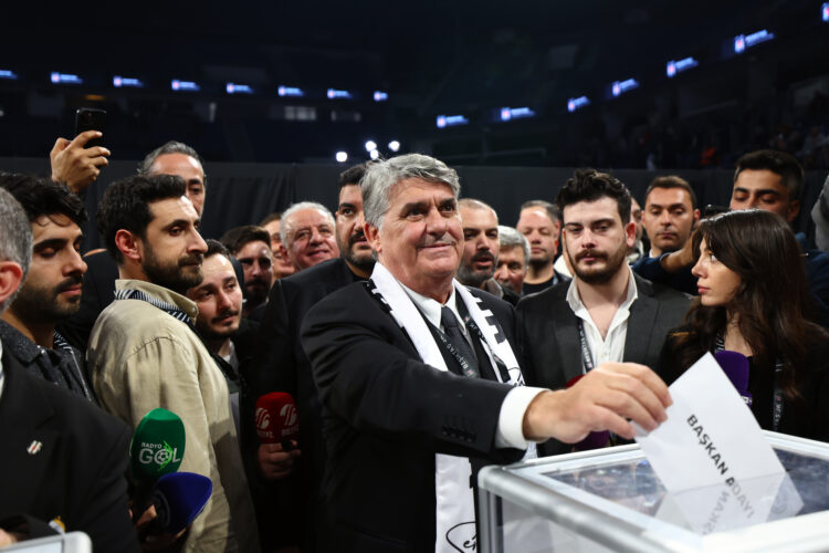 Beşiktaş’ta Serdal Adalı 3’üncü kez başkan seçildi