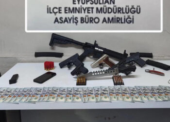Eyüpsultan’da polis müşteri kılığına girdi; 3 gün izlediği silah kaçakçısını yakaladı