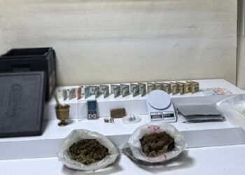 Taksim’de uyuşturucu satarken yakalandı; telefonundaki faturadan belirlenen eve baskın yapıldı