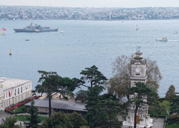 Dolmabahçe açıklarına demirleyen TCG Kemalreis havadan görüntülendi