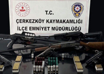 Tekirdağ'da silah operasyonunda ruhsatsız silahlar el geçirildi, 10 gözaltı