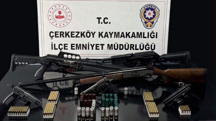 Tekirdağ'da silah operasyonunda ruhsatsız silahlar el geçirildi, 10 gözaltı