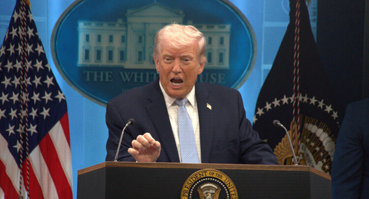 Trump'tan zehir zemberek açıklamalar: "İran'ı fena hâlde alt ettik, belki biraz daha ileri gidebiliriz"