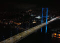 İstanbul Boğazı’nda görsel şölen: Köprüler turkuaz renge büründü