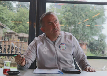 Çaykur Rizespor Teknik Direktörü: "Futbolun kendisi temiz, güzel bir oyun. Bırakalım temiz ve güzel kalsın"