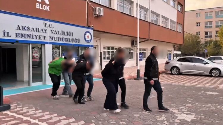 Aksaray'da kurye şebekesine darbe: 4 şüphelinin midesinden 1,5 kilo uyuşturucu çıktı