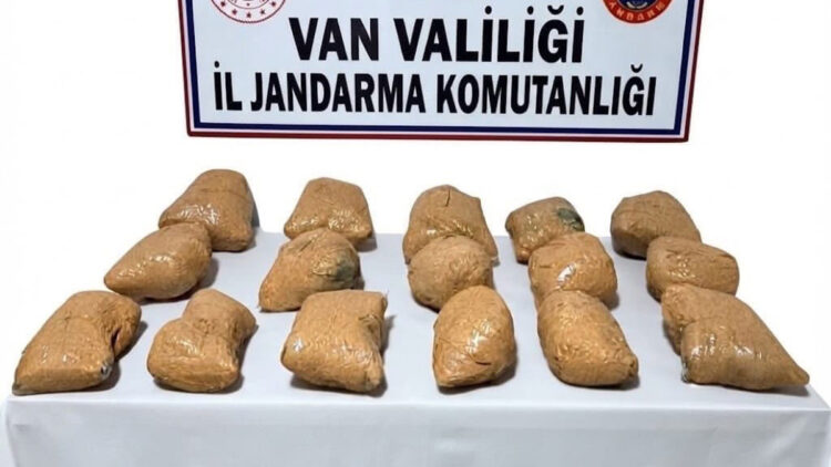 Van’da araziye gizlenmiş 22 kilo toz esrar ele geçirildi