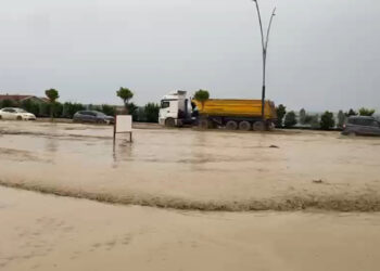 Hatay'da kuvvetli yağış ve dolu tarım arazilerini vurdu: Ekinler zarar gördü