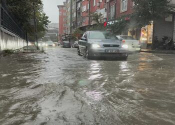 İstanbul'da sağanak bilançosu ağırlaşıyor! 2 bin 518 ihbar, 1277 su baskını ve 15 heyelan