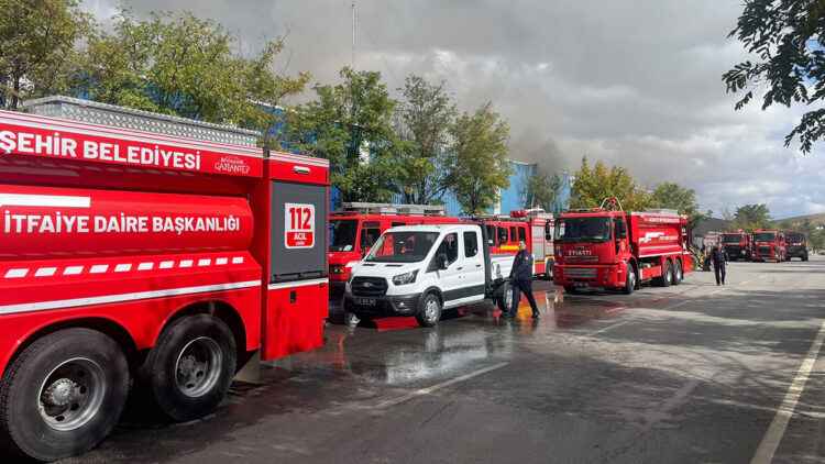 Gaziantep’te pamuk fabrikasında yangın: Ekiplerin müdahalesi sürüyor