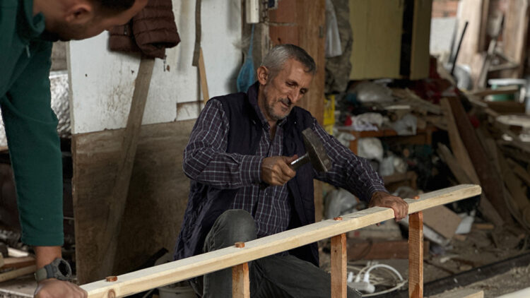 Zeytinde rekolte beklentisi, teknolojiye rağmen ahşap merdivene olan talebi artırdı