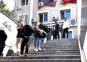 Bakırköy'de evden 15 milyon liralık para ve ziynet eşyası olan kasayı çalmışlardı, şüpheliler yakalandı